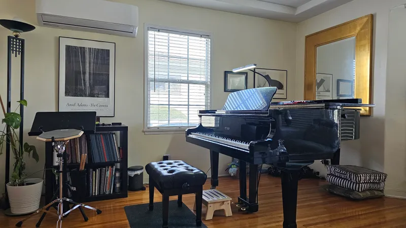 PIANO LABORATORY